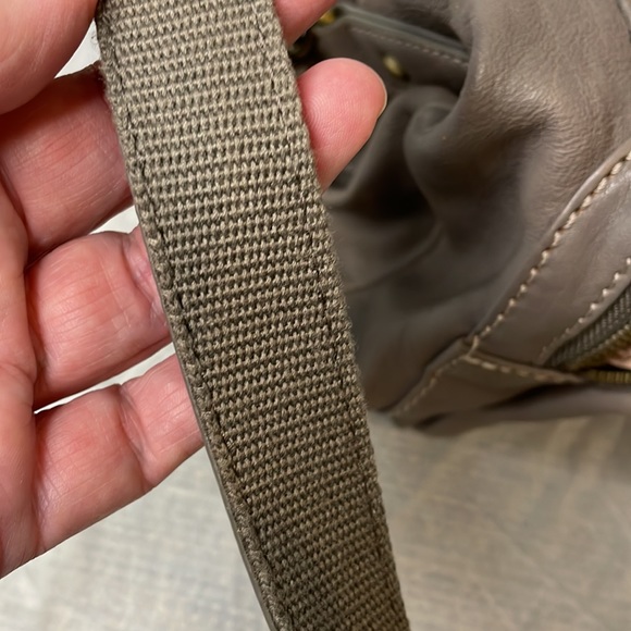 Fossil Taupe/Gray Leather Shoulder Satchel Bag with Crossbody Strap Pockets - Picture 11 of 12